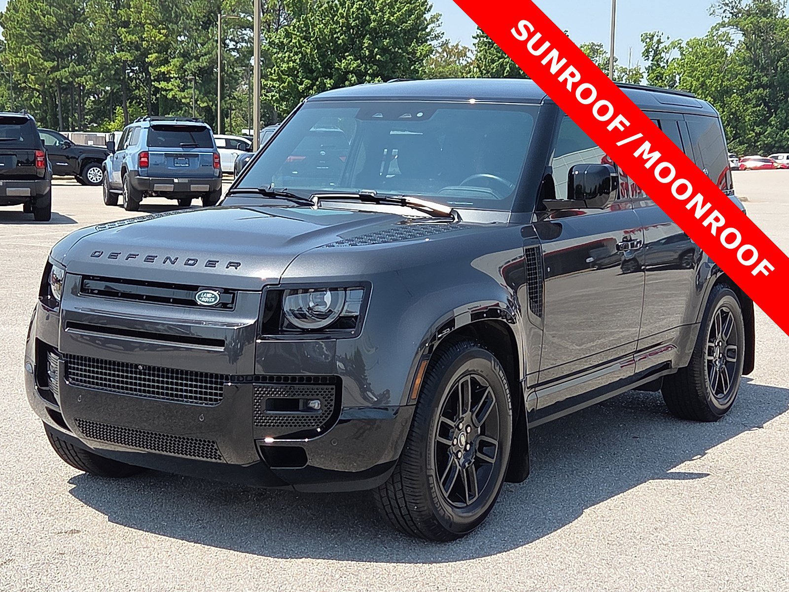 Used 2024 Land Rover Defender 110 X-Dynamic SE AWD/4WD image 2