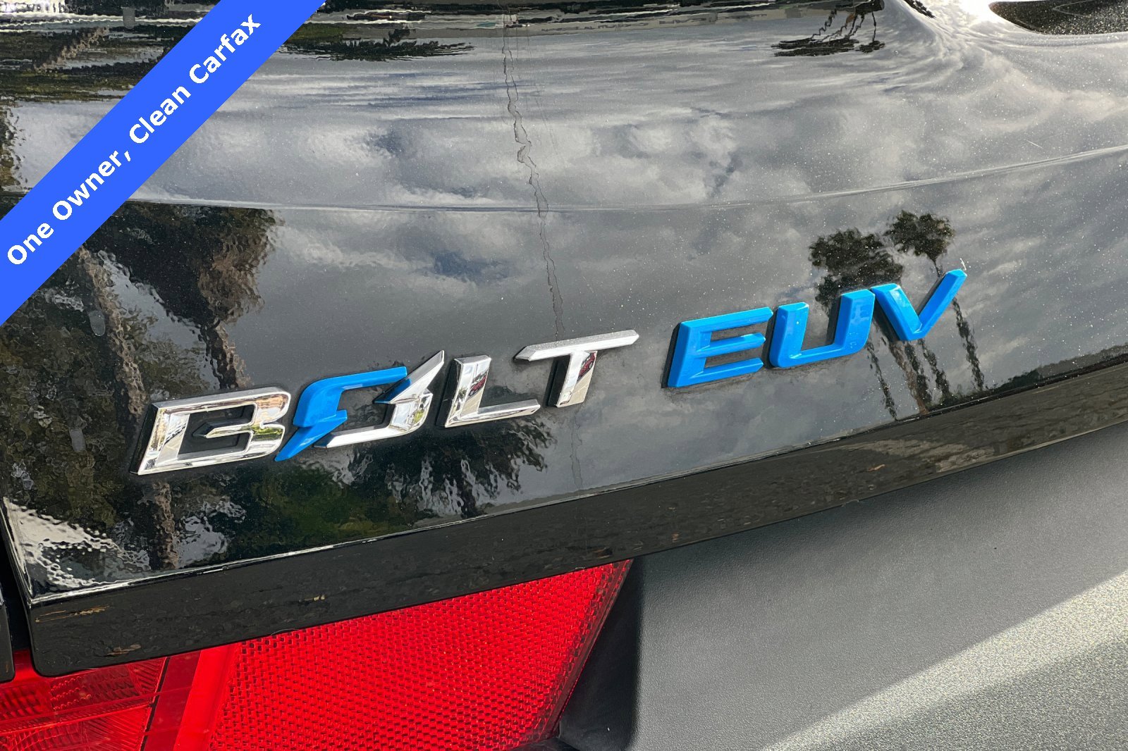 Used 2022 Chevrolet Bolt EUV LT w/ Comfort Package image 27