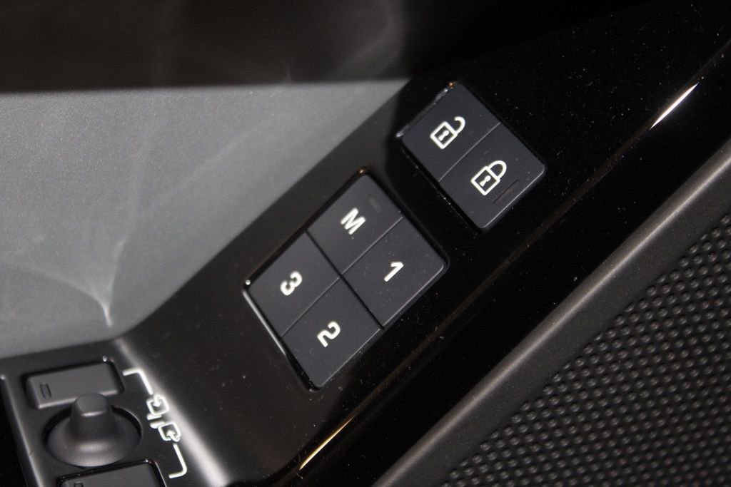 Certified 2025 Land Rover Range Rover Velar S AWD/4WD image 20