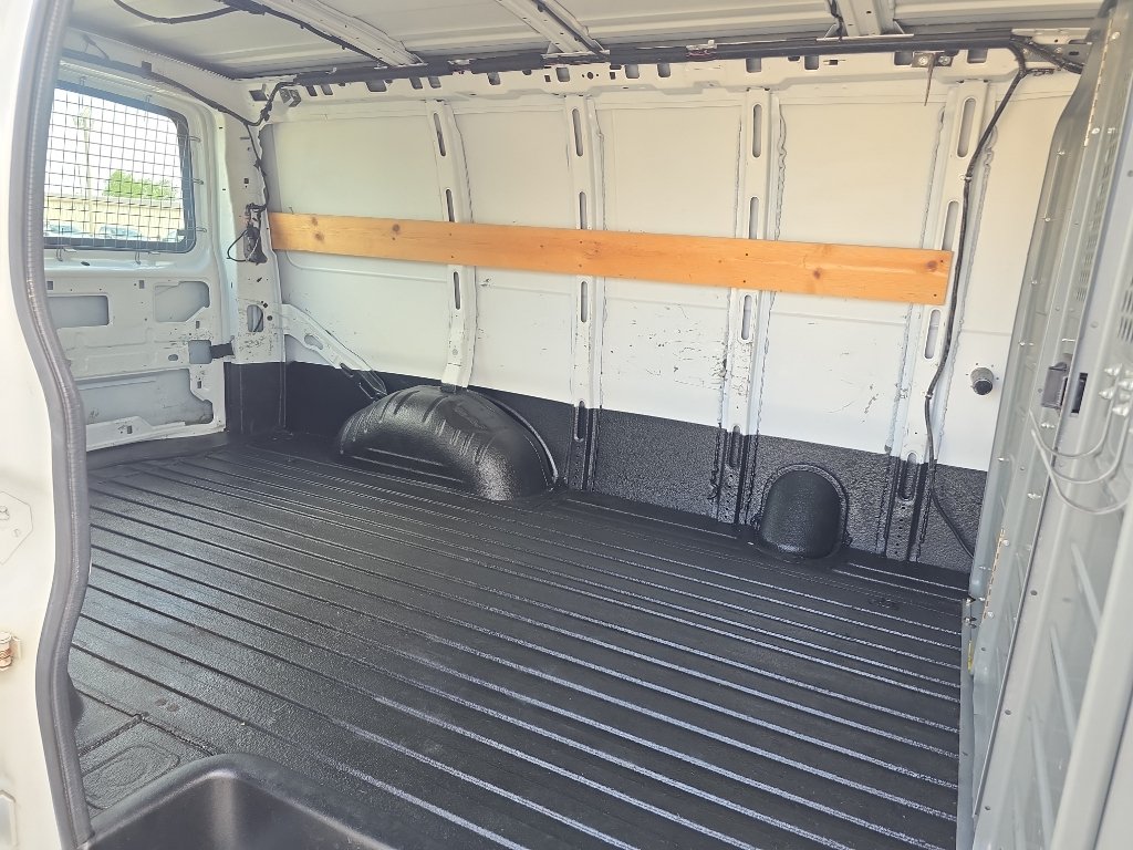 Used 2015 Chevrolet Express 2500 RWD image 15