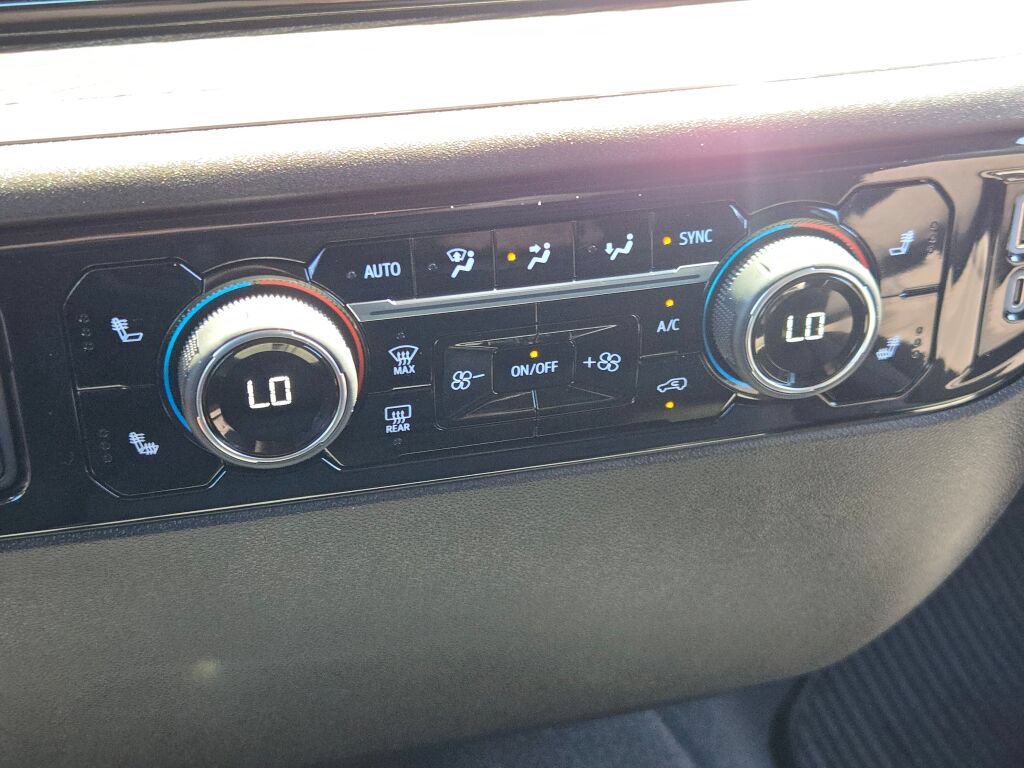 Certified 2025 Chevrolet Silverado 1500 LT AWD/4WD image 33