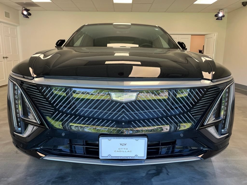 Certified 2024 Cadillac Lyriq Luxury AWD/4WD image 5