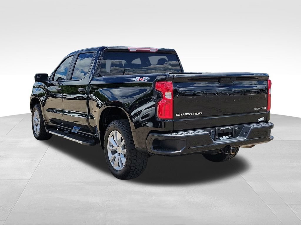Used 2020 Chevrolet Silverado 1500 Custom w/ Custom Value Package AWD/4WD image 4