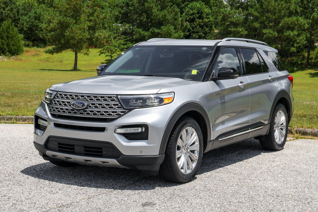 Used 2023 Ford Explorer Limited w/ Equipment Group 301A RWD image 3