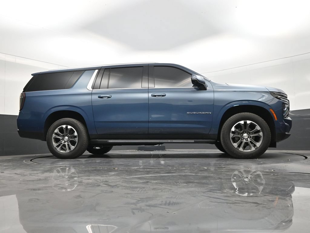 Used 2025 Chevrolet Suburban LT w/ Comfort Package RWD image 25