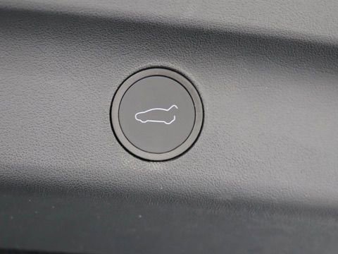 Used 2024 Tesla Model Y Long Range RWD image 29