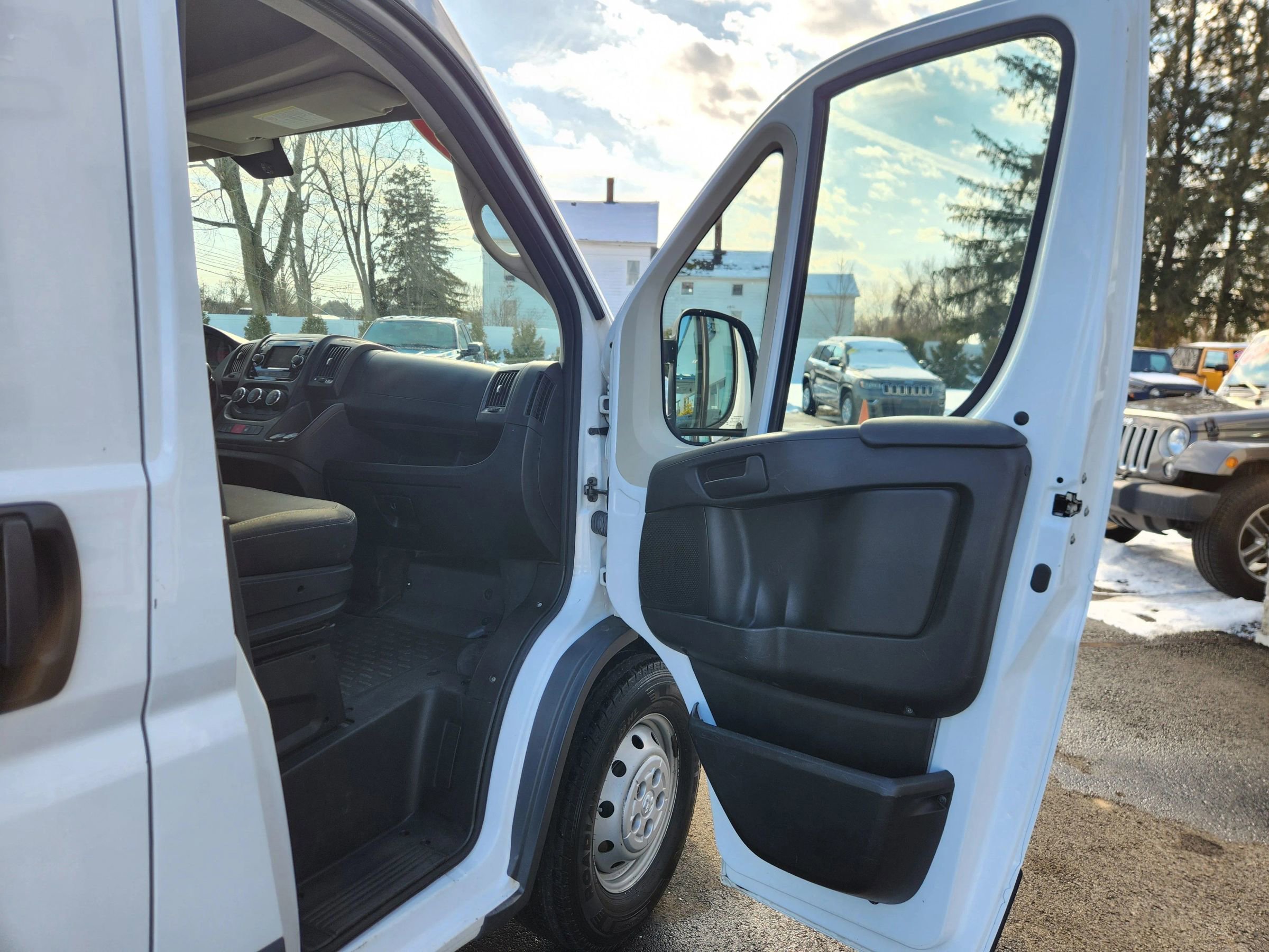 Used 2018 RAM ProMaster 2500 w/ Interior Convenience Group image 30