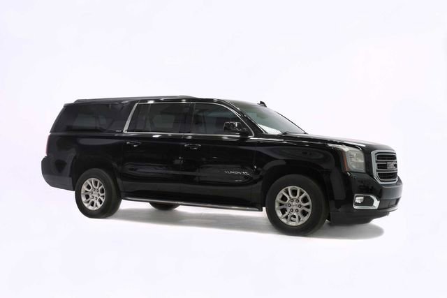 Used 2017 GMC Yukon XL SLT image 2