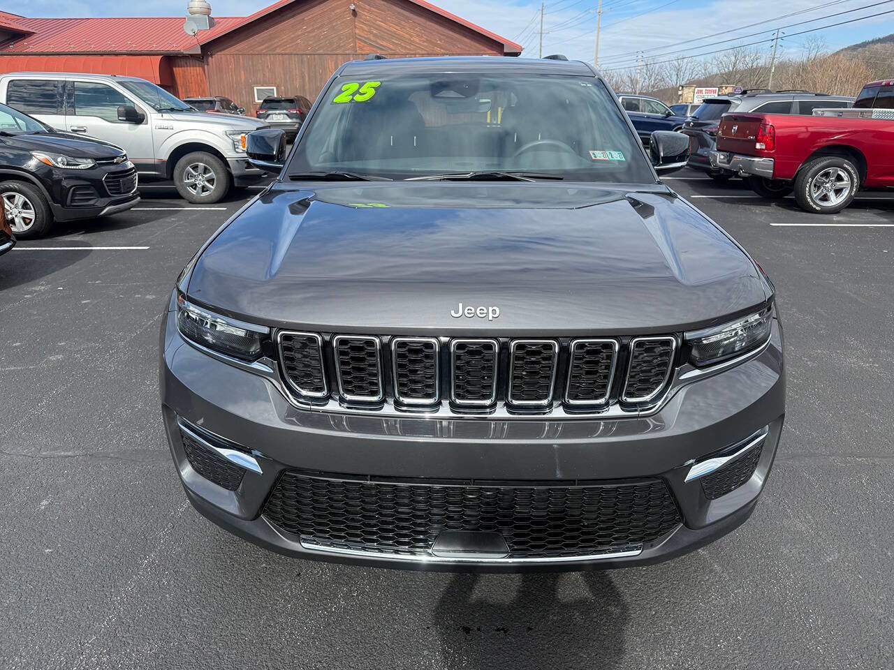 Used 2025 Jeep Grand Cherokee Limited w/ Trailer Tow Package image 3