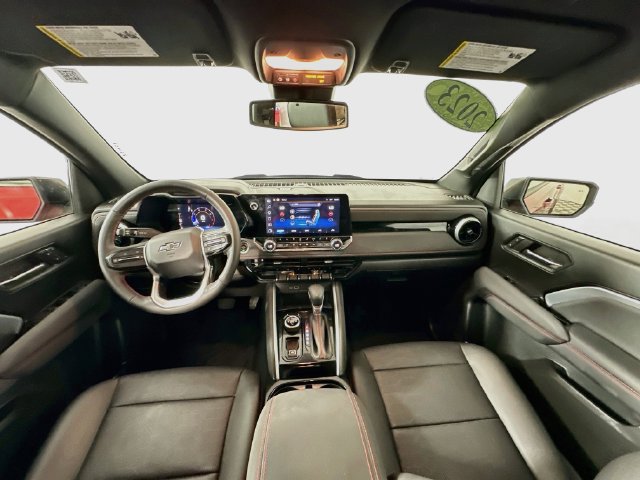 Used 2023 Chevrolet Colorado Z71 w/ Z71 Convenience Package 2 AWD/4WD image 3
