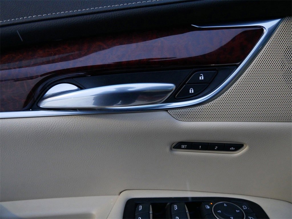 Used 2017 Cadillac XT5 Luxury w/ Driver Awareness Package image 14