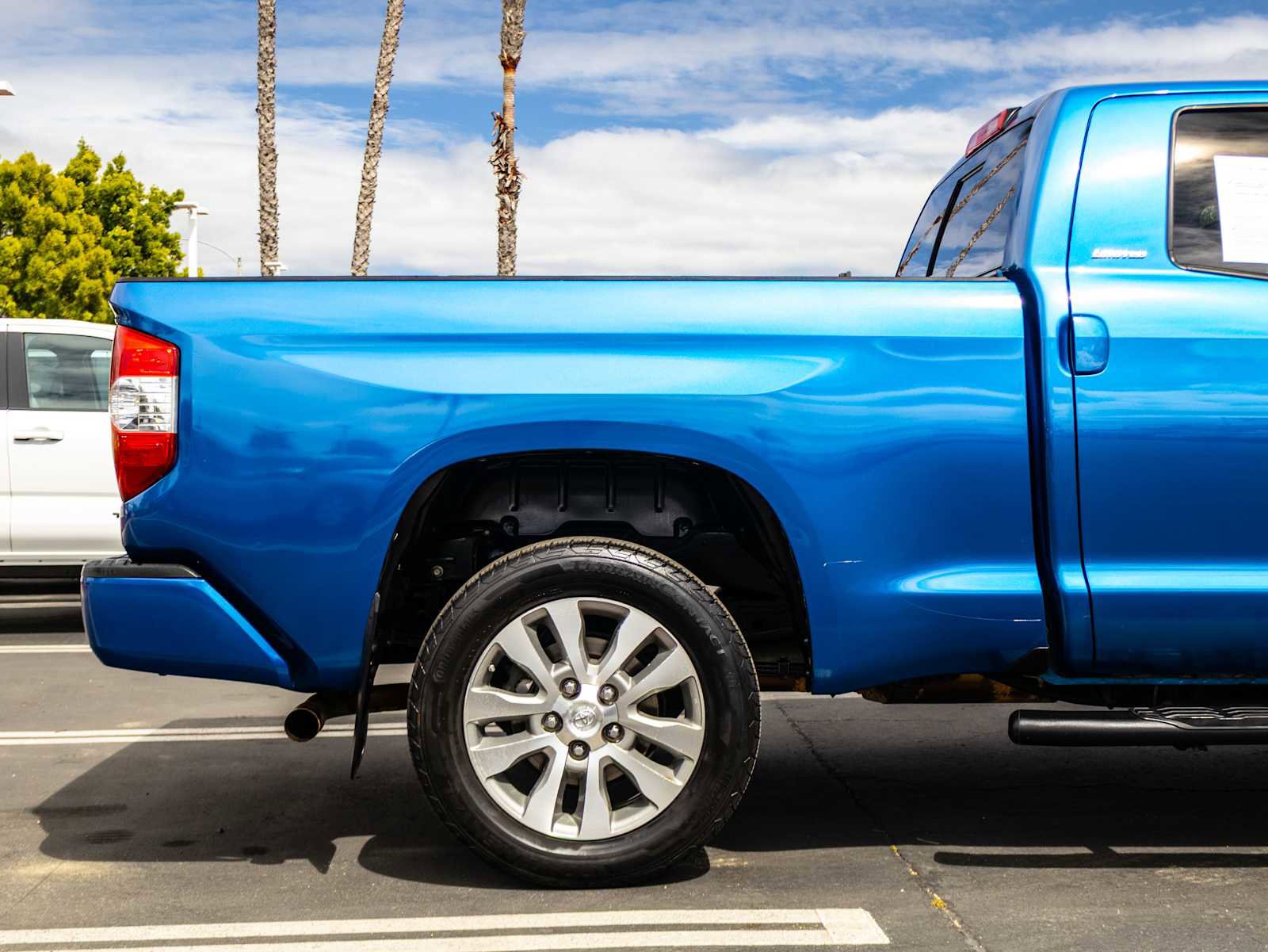 Used 2016 Toyota Tundra Limited w/ Limited Premium Package AWD/4WD image 7