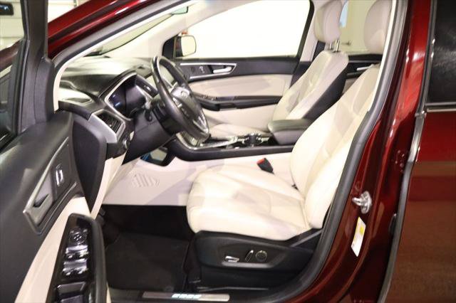 Used 2017 Ford Edge Titanium w/ Technology Package FWD image 26