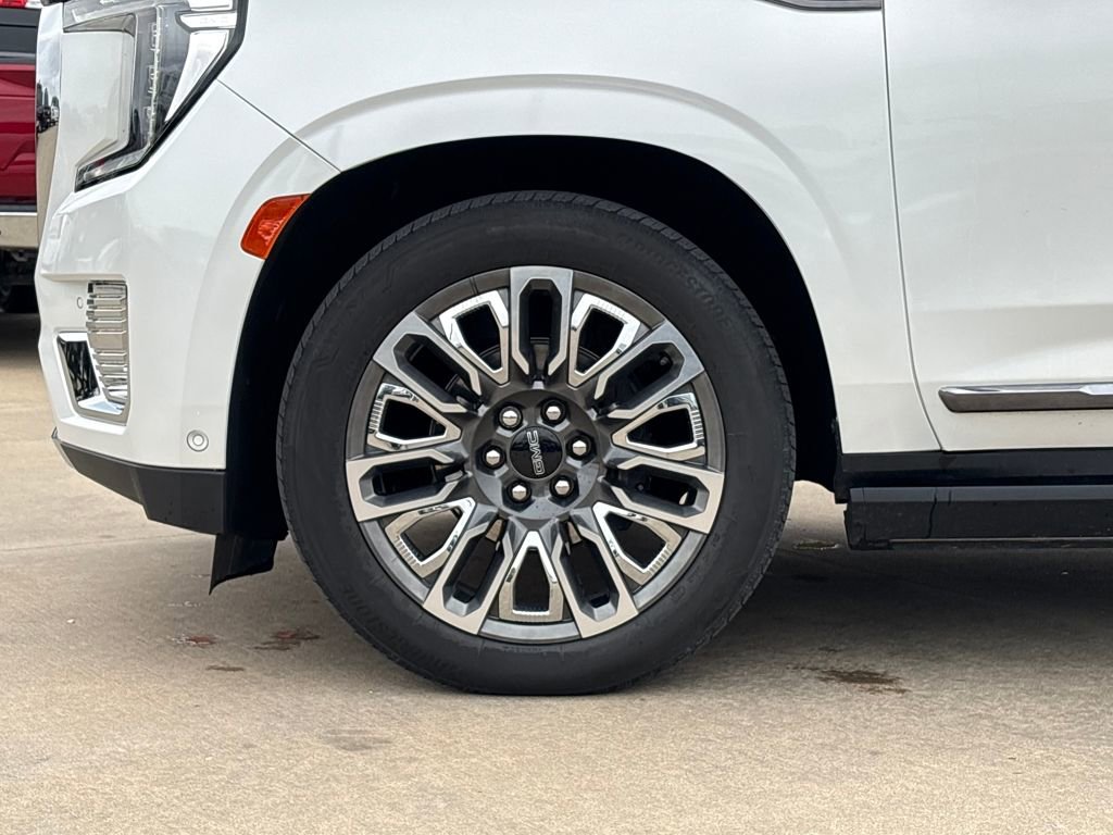 Used 2023 GMC Yukon XL Denali Ultimate AWD/4WD image 32