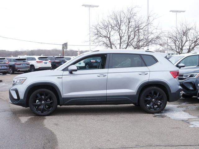 Certified 2023 Volkswagen Taos SE w/ Black Wheel Package image 4