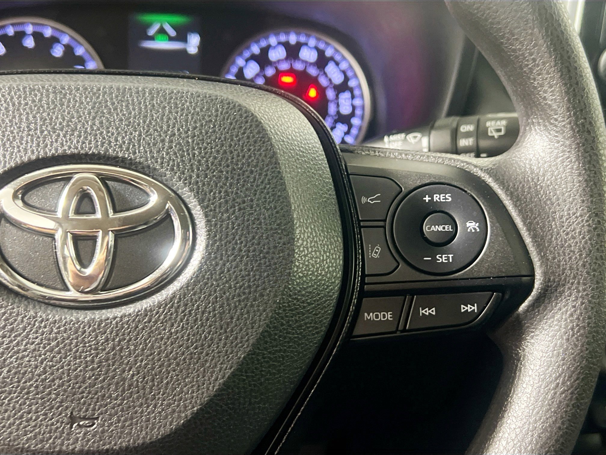 Used 2021 Toyota RAV4 XLE w/ Convenience Package image 19