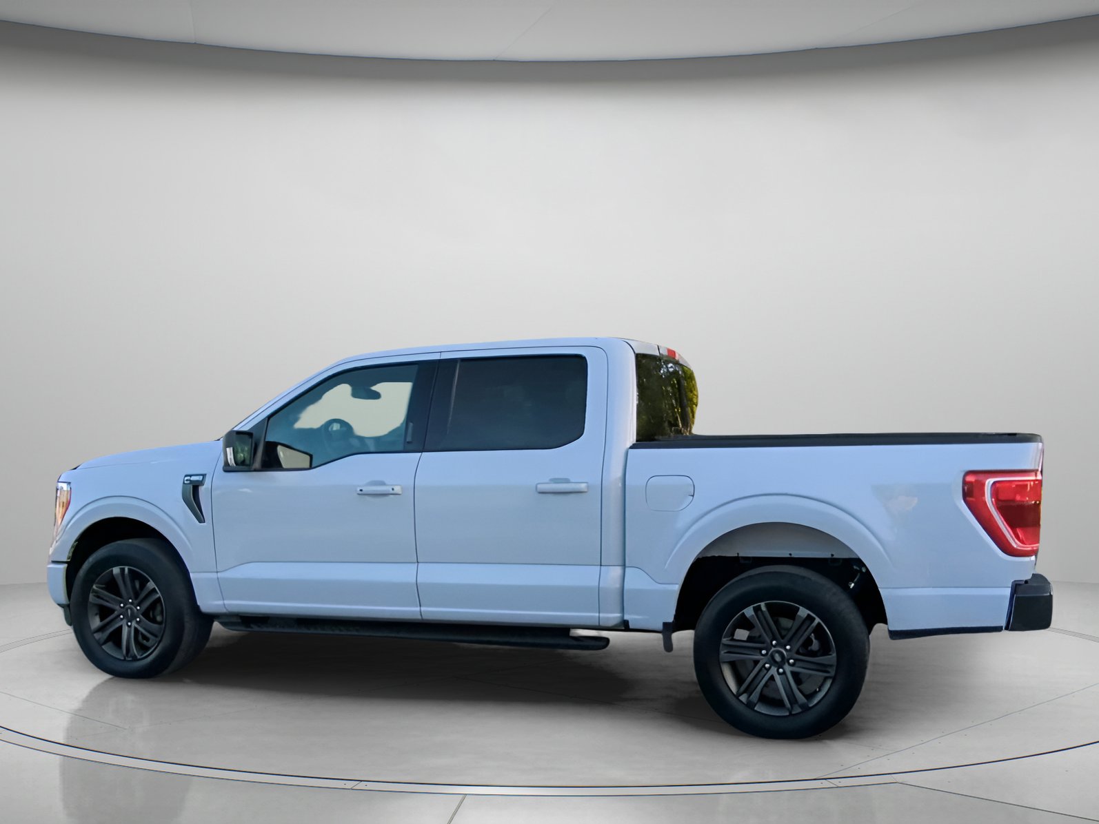 Certified 2022 Ford F150 XLT w/ Equipment Group 302A High image 18