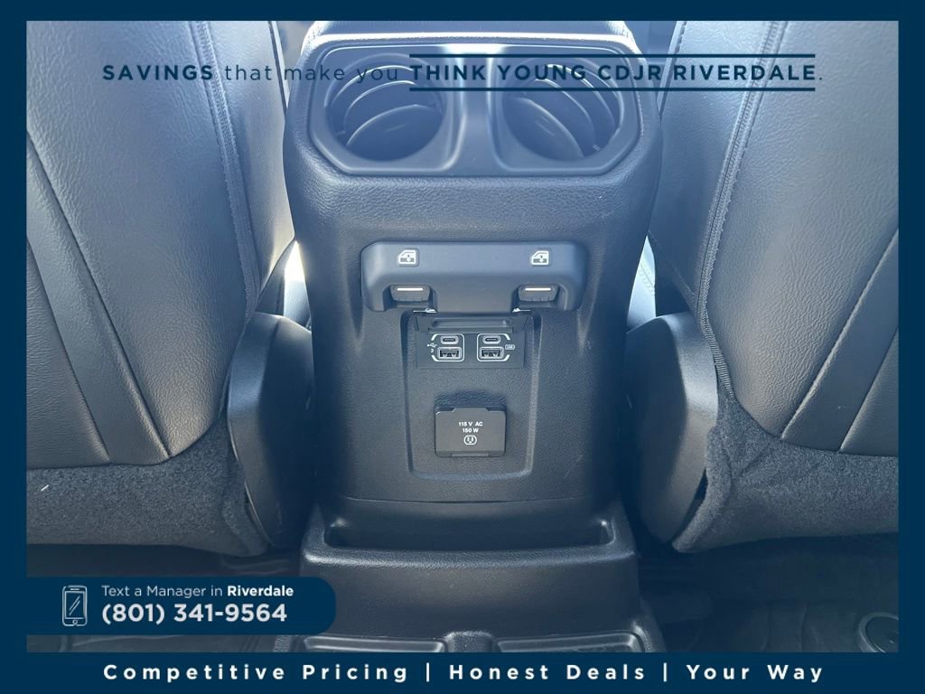 Used 2019 Jeep Wrangler Unlimited Sahara image 29