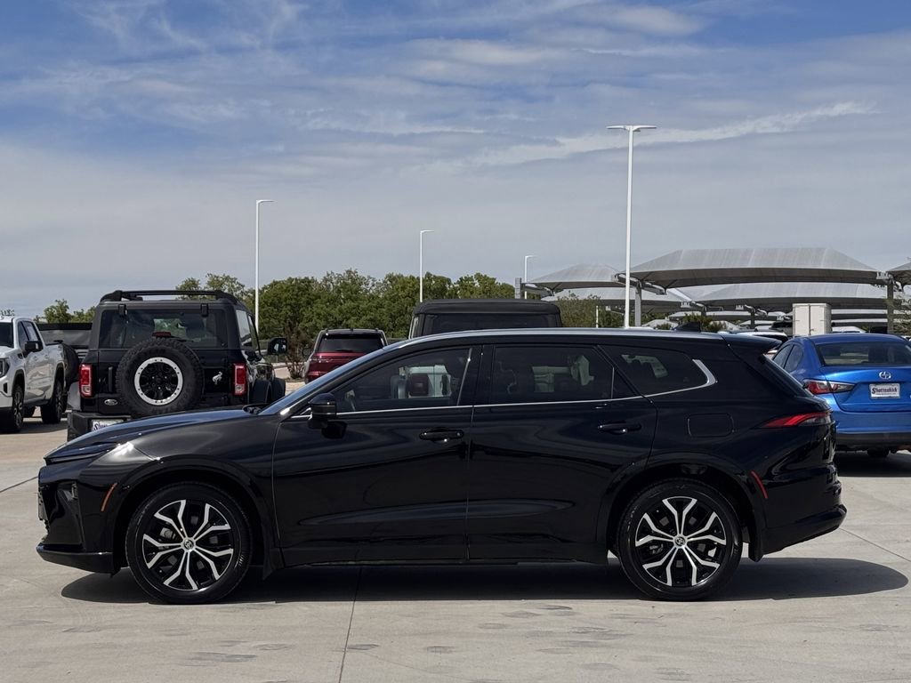 Used 2025 Toyota Crown Signia image 3