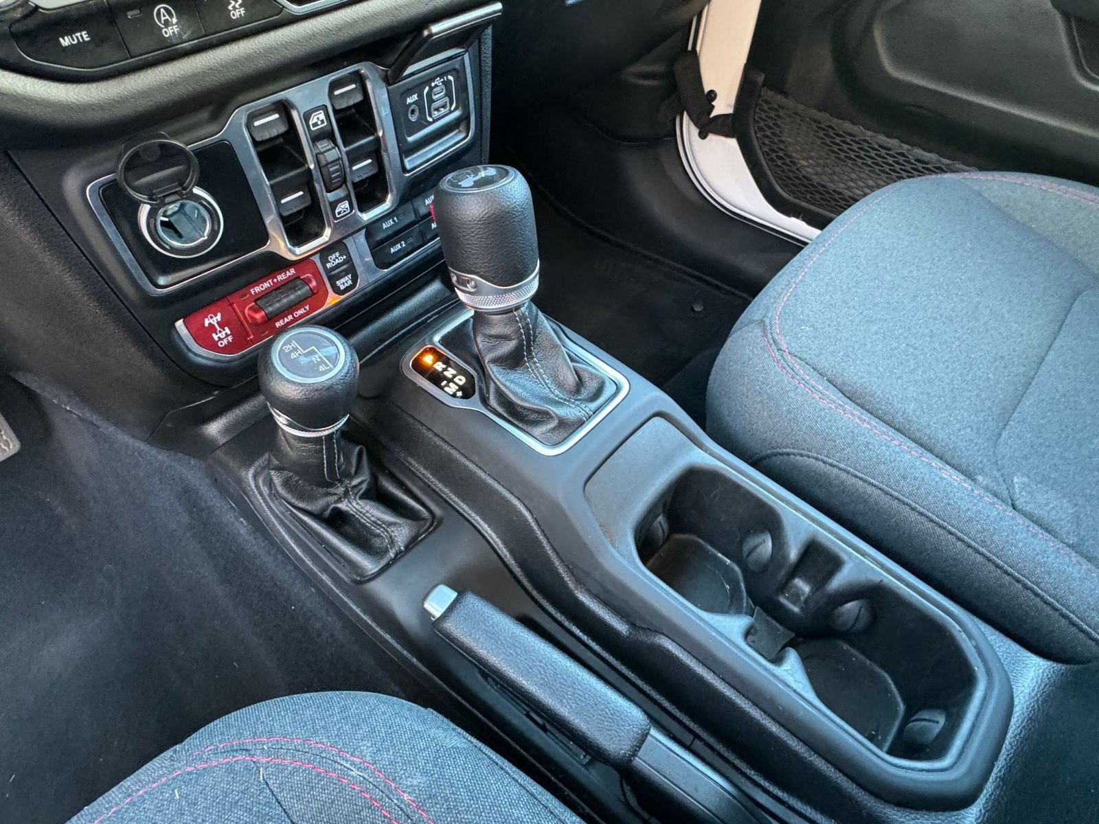 Used 2025 Jeep Wrangler Unlimited Rubicon AWD/4WD image 39