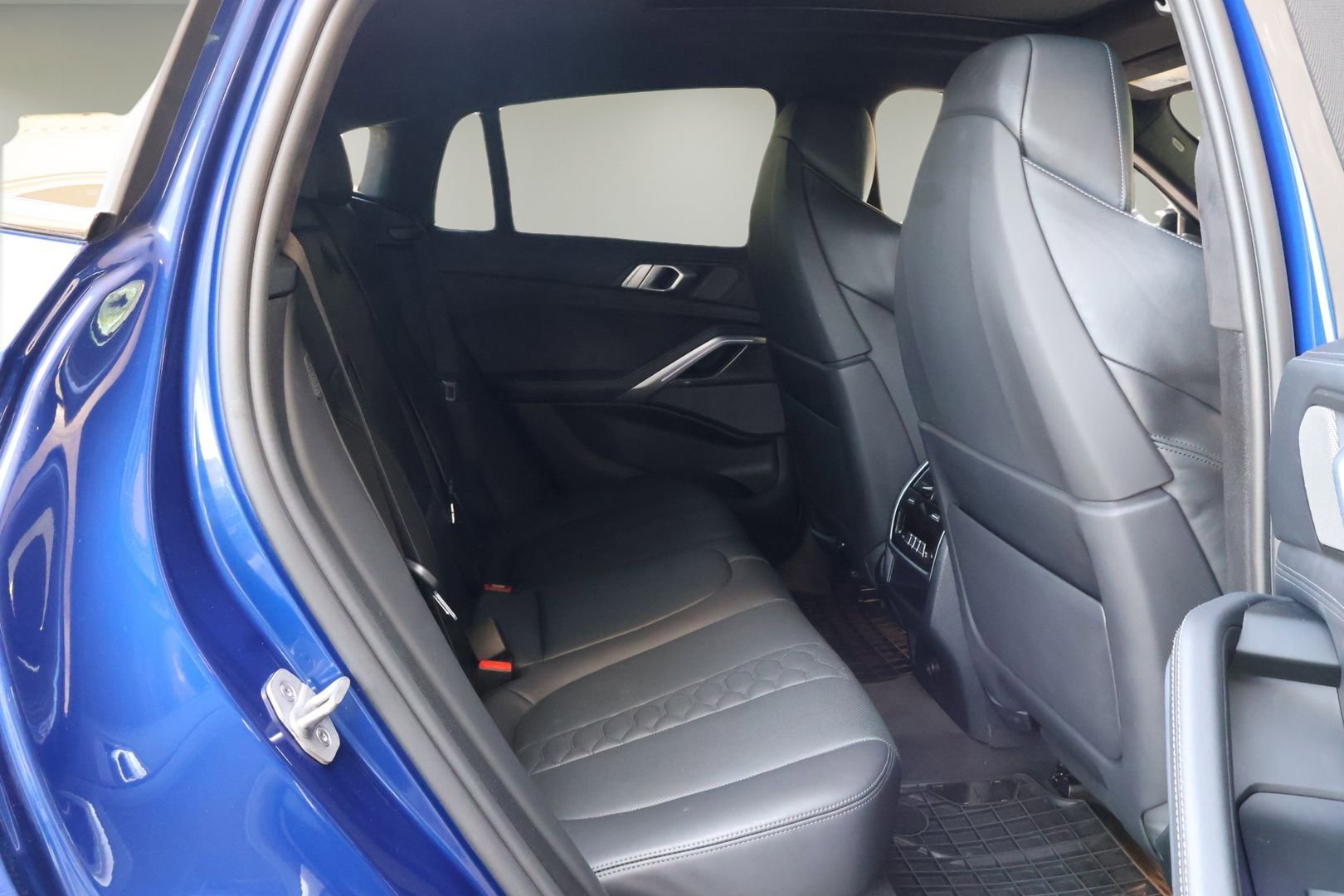 Used 2023 BMW X6 M w/ Executive Package image 18