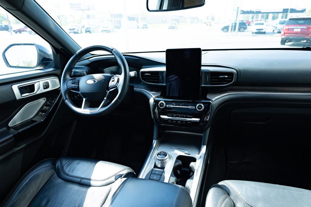 Used 2023 Ford Explorer Platinum w/ Technology Package AWD/4WD image 25