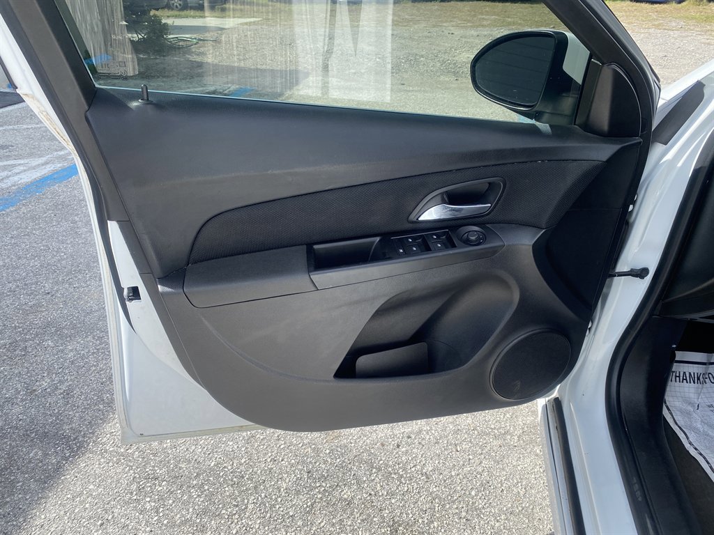 Used 2014 Chevrolet Cruze LT w/ RS Package image 9