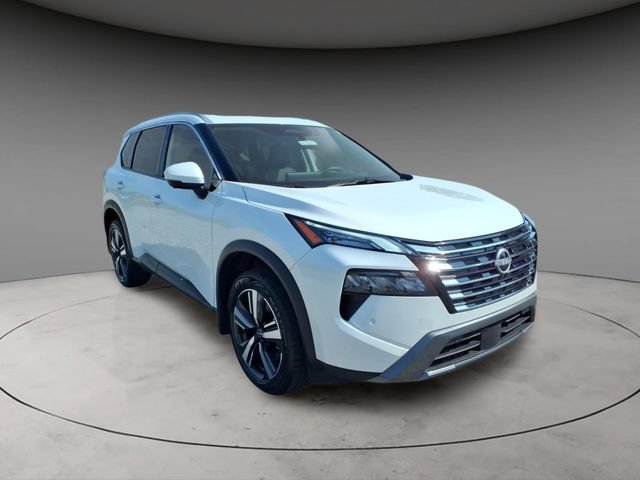 Certified 2025 Nissan Rogue SL w/ Tech Package FWD image 4
