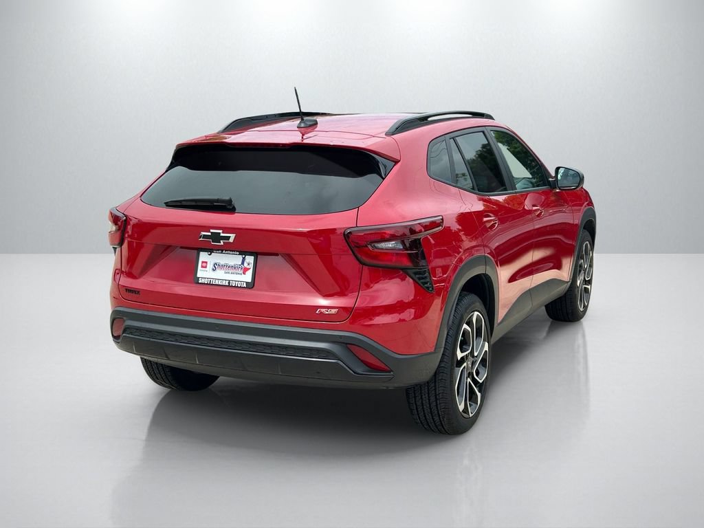 Used 2026 Chevrolet Trax RS w/ Sunroof Package FWD image 5