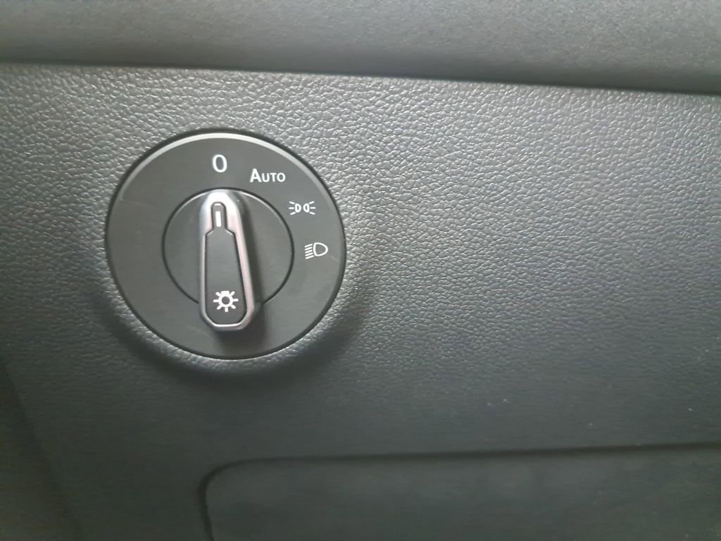 New 2026 Volkswagen Taos SE image 15