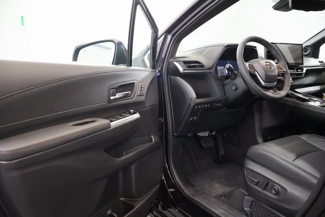 New 2026 Toyota Sienna Platinum AWD/4WD image 9