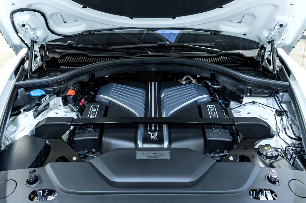 Used 2025 Rolls-Royce Cullinan Black Badge image 40