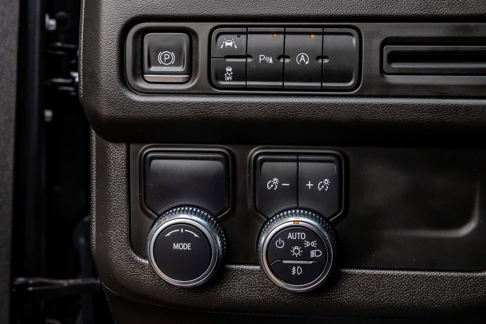 Used 2023 GMC Yukon SLE image 18