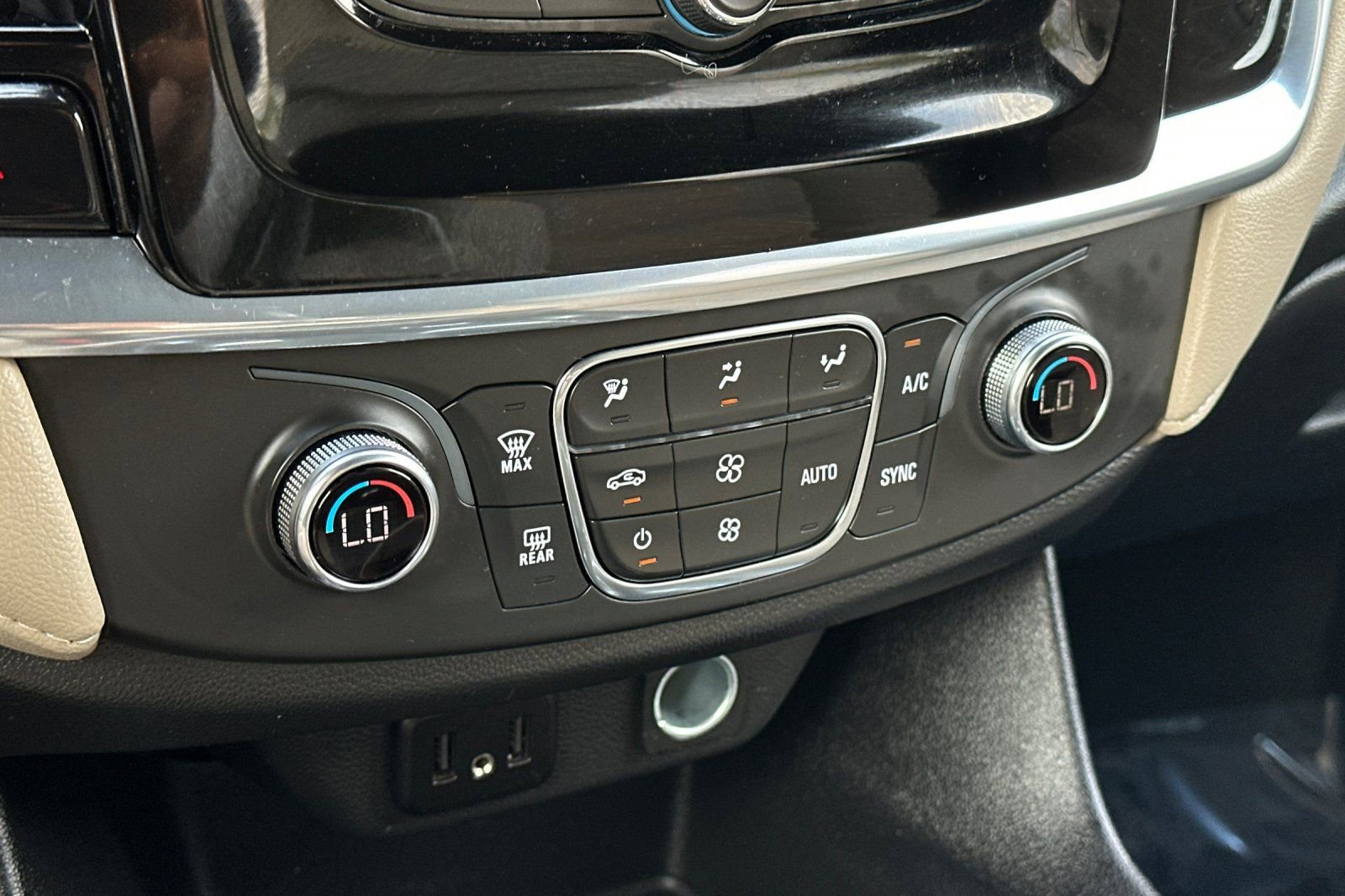 Certified 2023 Chevrolet Traverse LS w/ Midnight/Sport Edition image 28