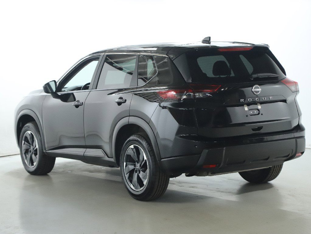 Certified 2025 Nissan Rogue SV image 39