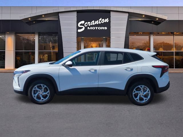 Used 2024 Chevrolet Trax LS w/ LS Convenience Package FWD image 2