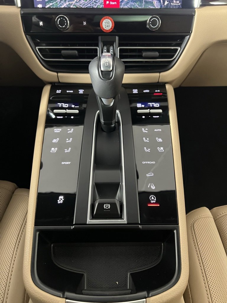 Certified 2025 Porsche Macan image 31