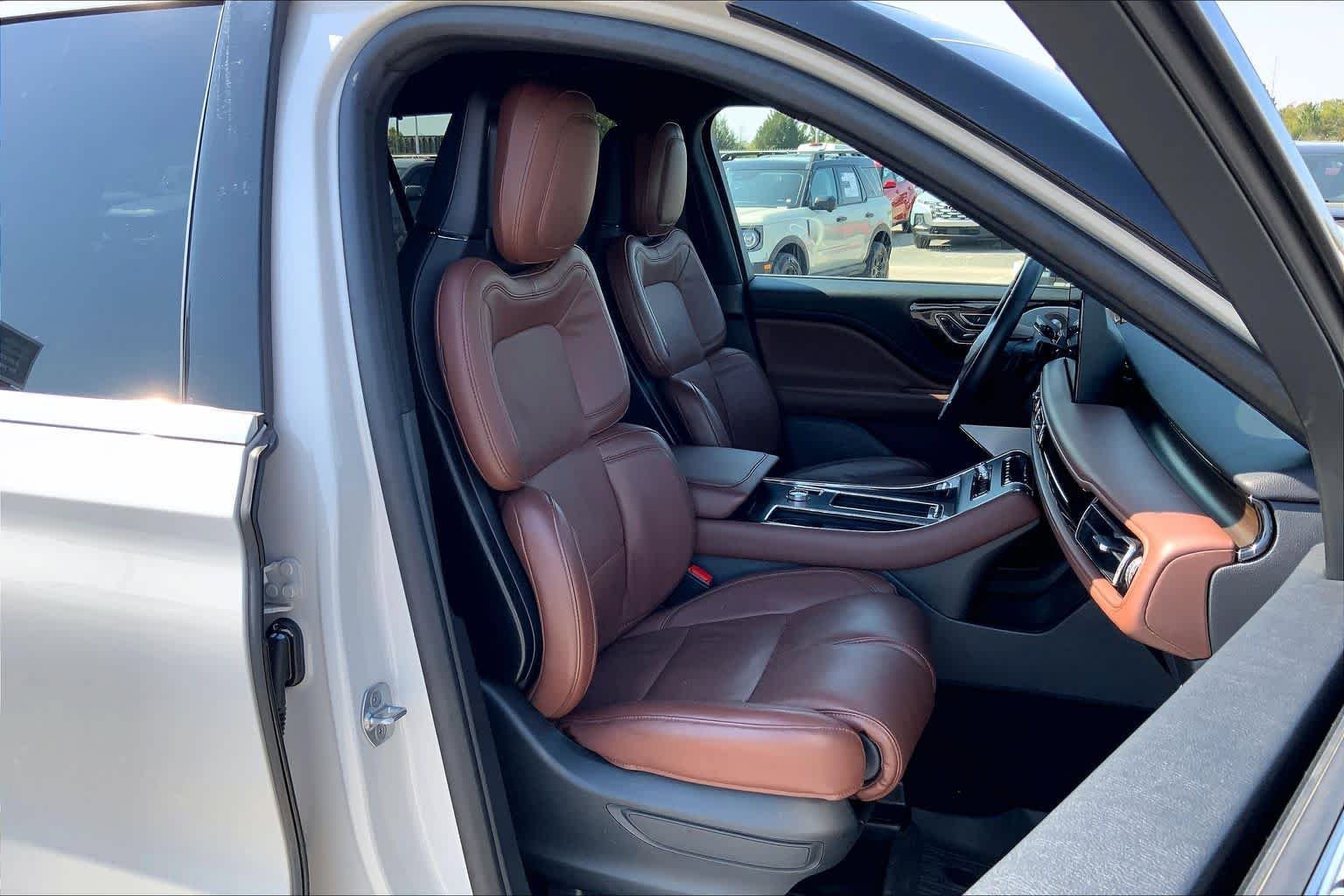 Used 2025 Lincoln Aviator Reserve w/ Equipment Group 201A AWD/4WD image 9