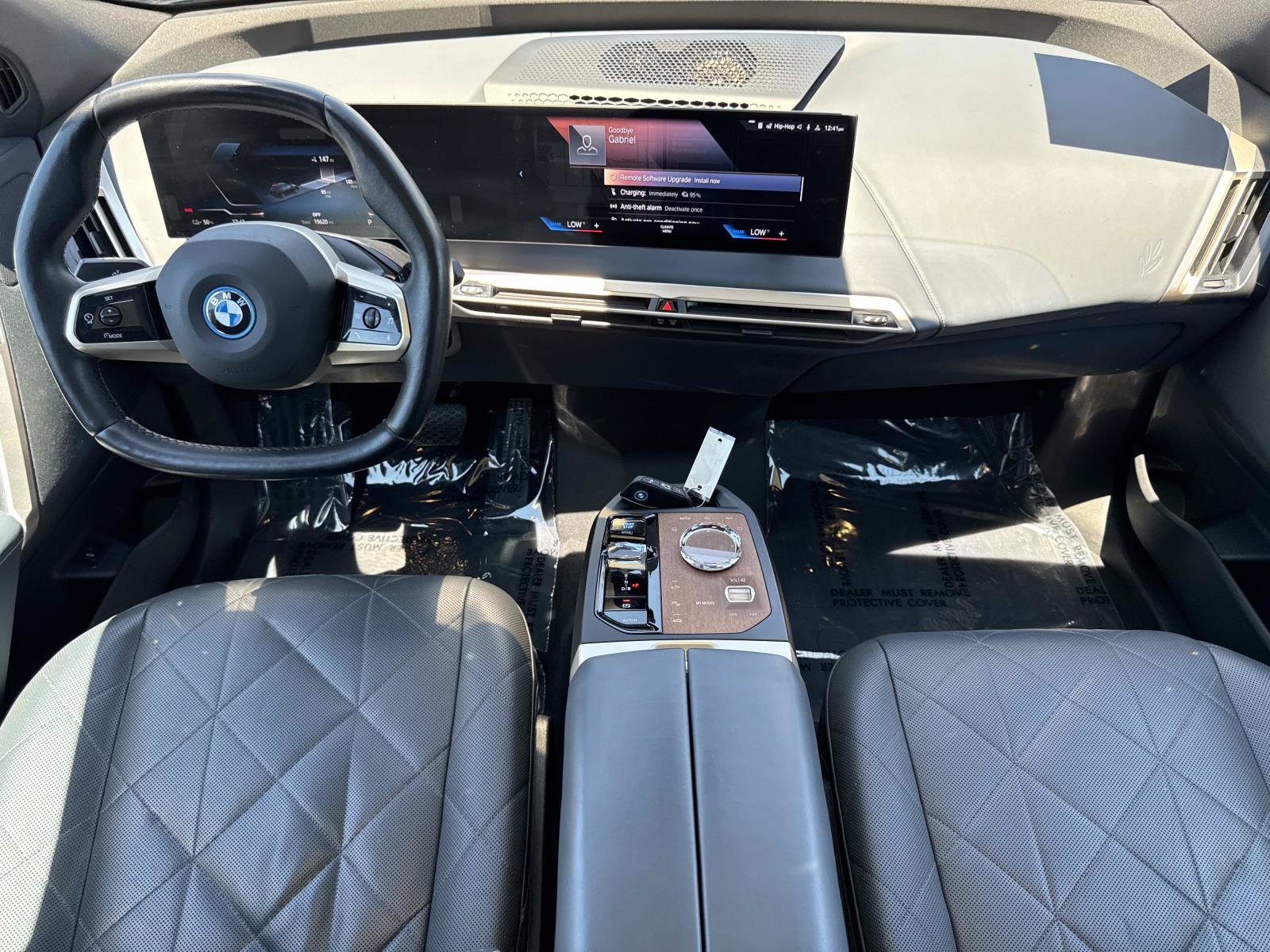 Used 2023 BMW iX xDrive50 w/ Premium Package AWD/4WD image 9
