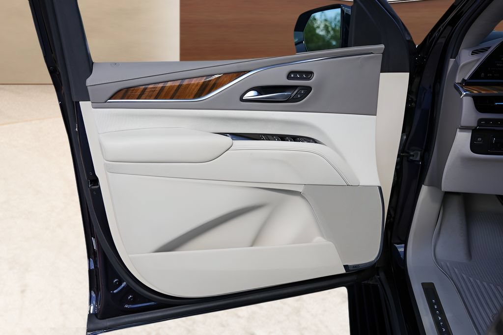 Certified 2024 Cadillac Escalade Premium Luxury Platinum AWD/4WD image 24