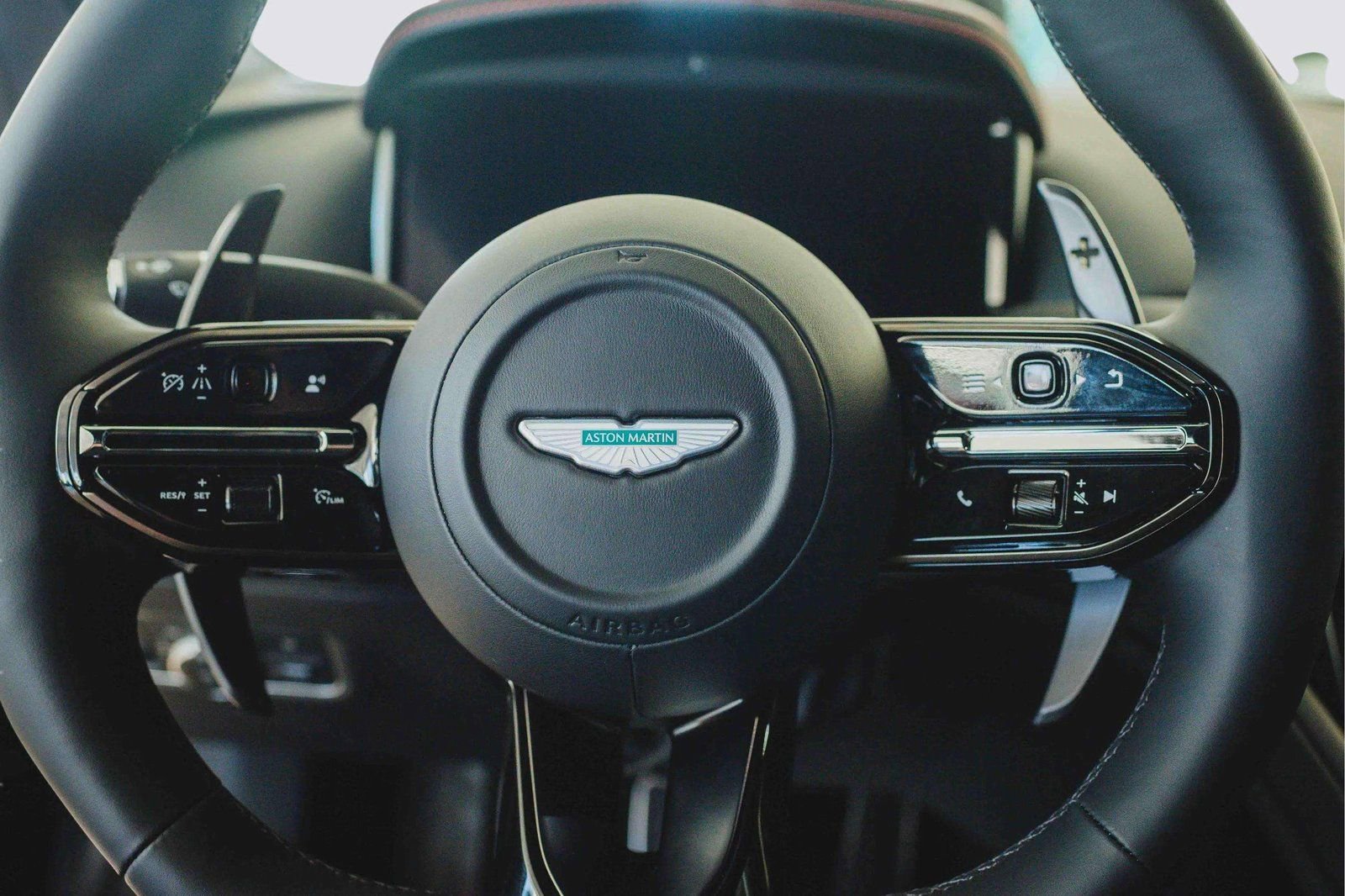 Used 2025 Aston Martin DB12 Coupe image 16