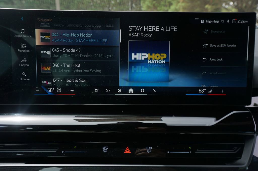 Used 2025 BMW 530i xDrive w/ Premium Package image 11