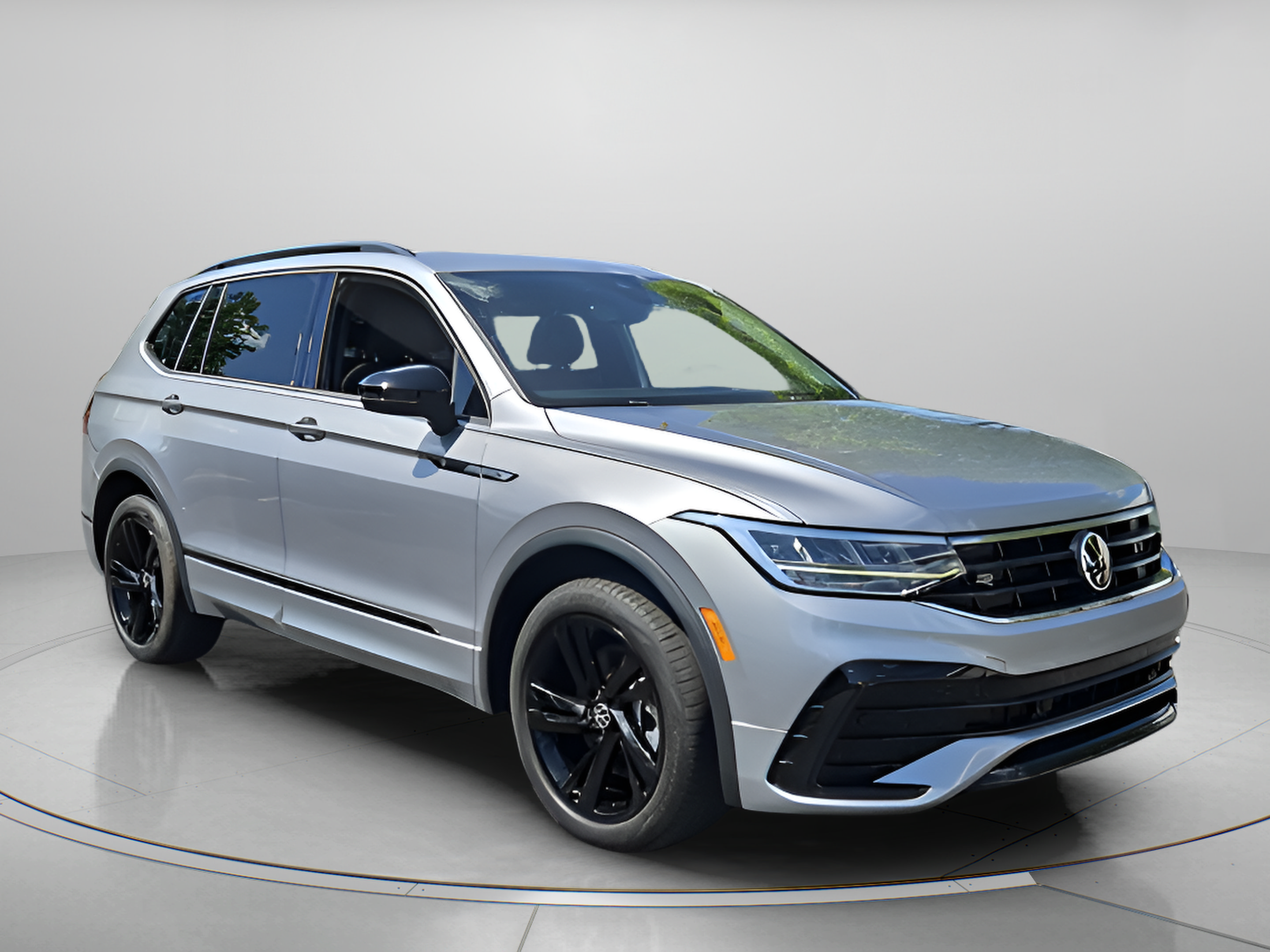 Certified 2023 Volkswagen Tiguan SE R-Line FWD image 7