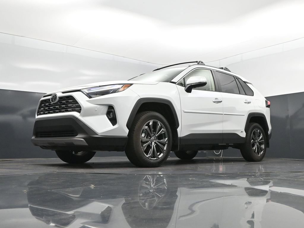 Used 2025 Toyota RAV4 Limited AWD/4WD image 38