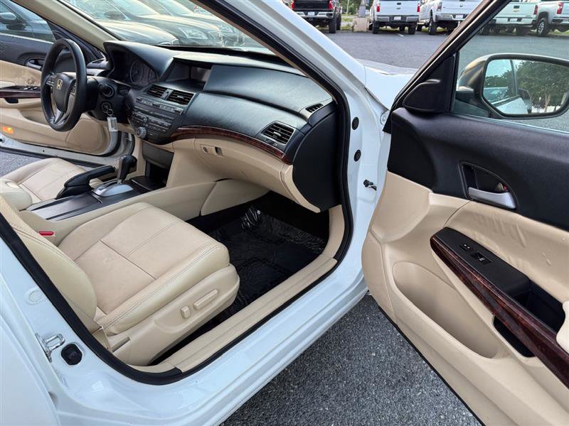 Used 2011 Honda Crosstour EX image 14