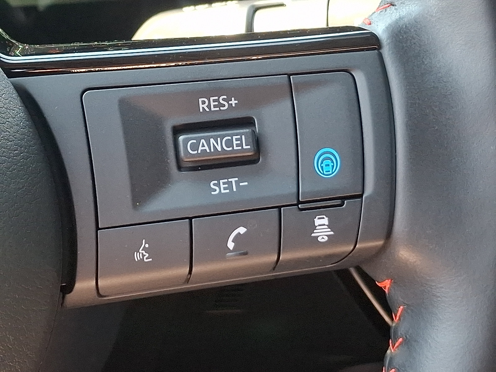 Used 2025 Nissan Kicks SR AWD/4WD image 23