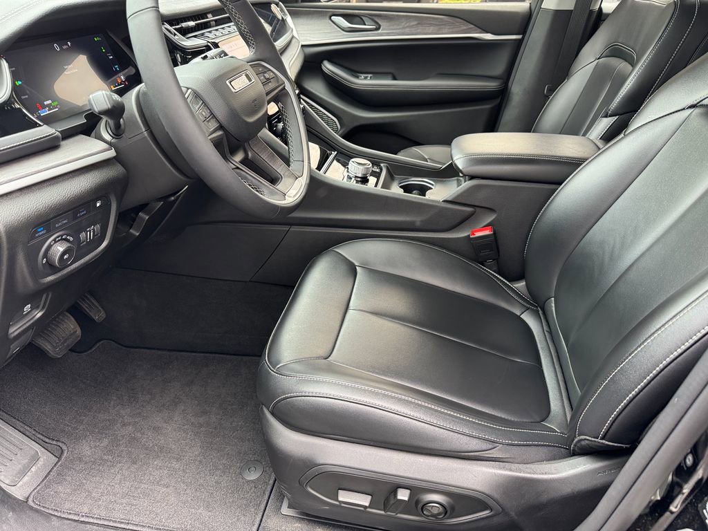 Used 2023 Jeep Grand Cherokee 4WD 4xe image 11