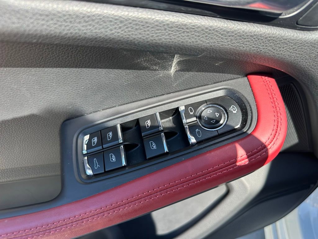 Certified 2023 Porsche Macan S image 22