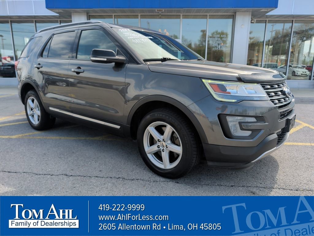 Used 2017 Ford Explorer XLT image 1