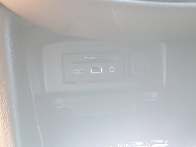 Used 2024 Chevrolet Equinox Premier AWD/4WD image 31